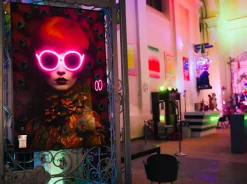 KARE Bild Fancy Red Lady LED 120x80cm Hot