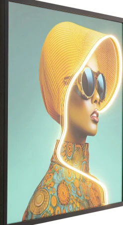 KARE Gerahmtes Bild Sun Hat Woman Gelb LED 80x80cm Hot