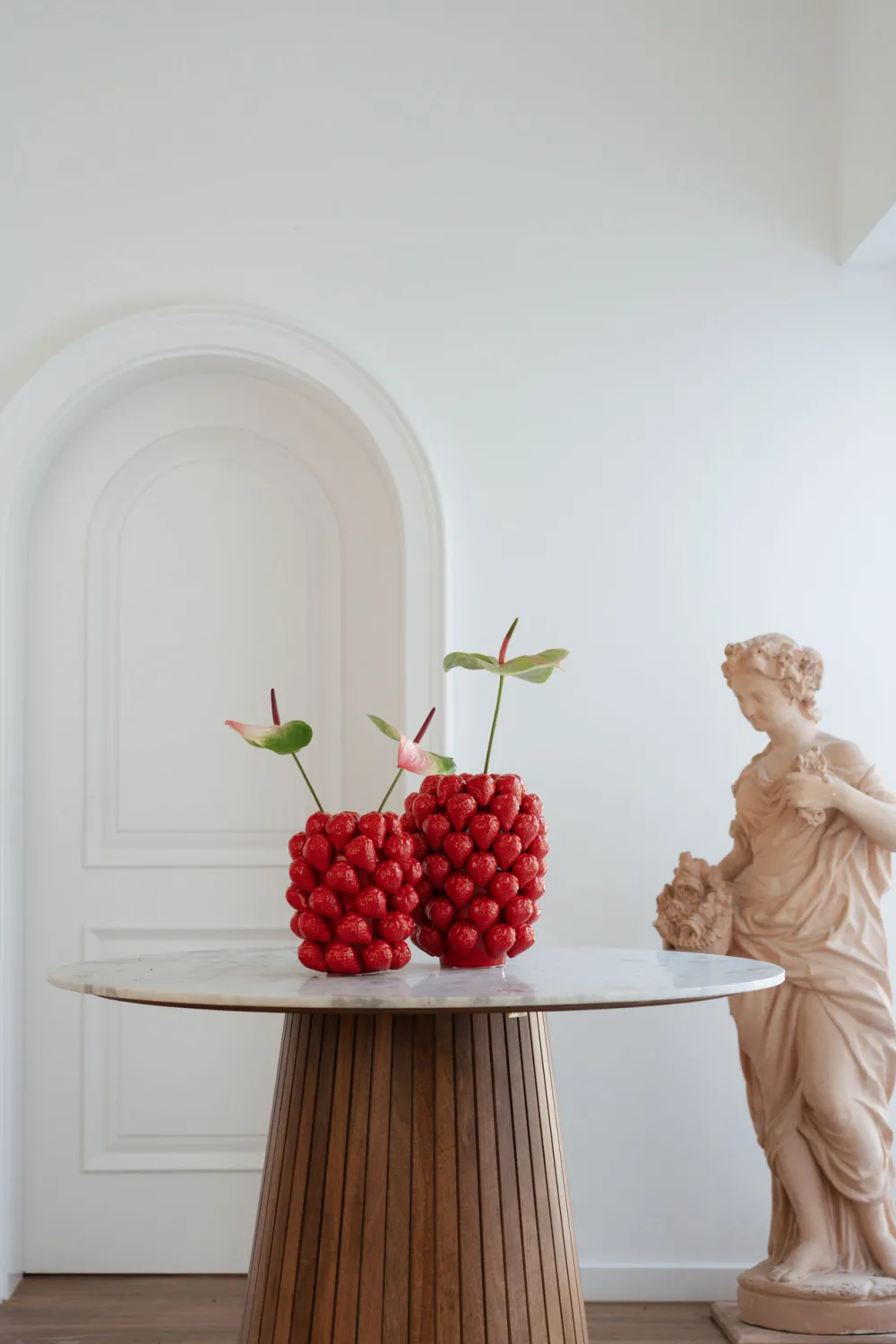 KARE Vase Strawberries Rot 30cm Discount